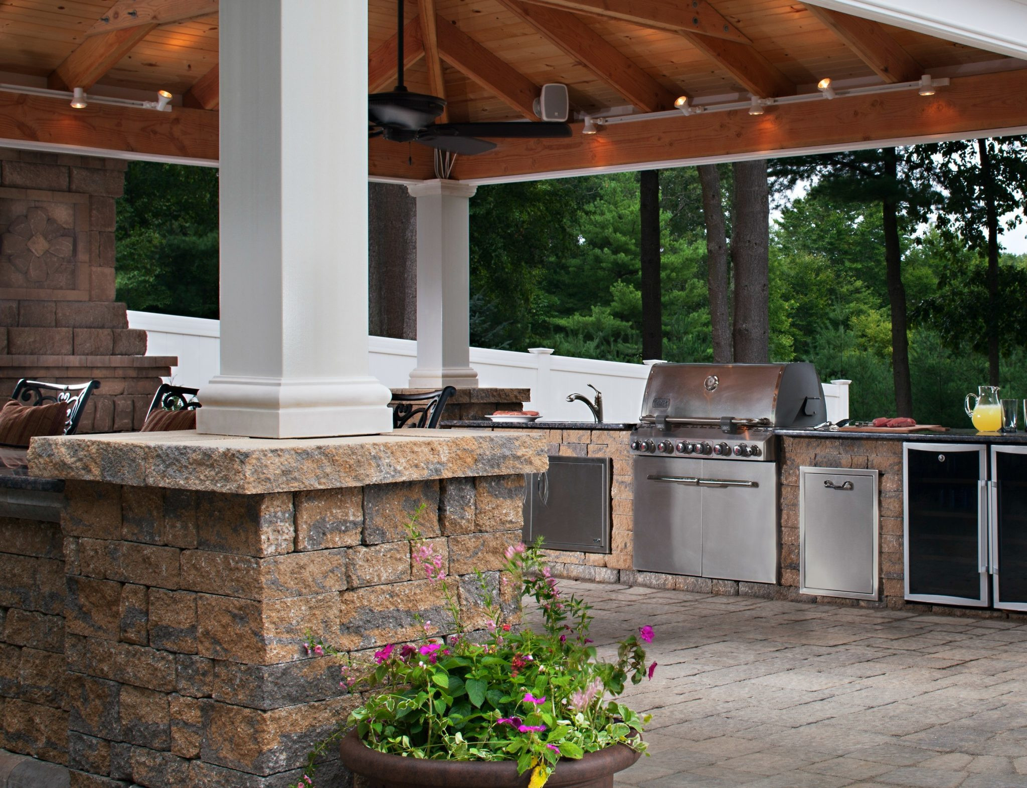 Patio Outdoor Kitchen
 Outdoor Kitchen Trends 9 HOT Ideas For Your Backyard