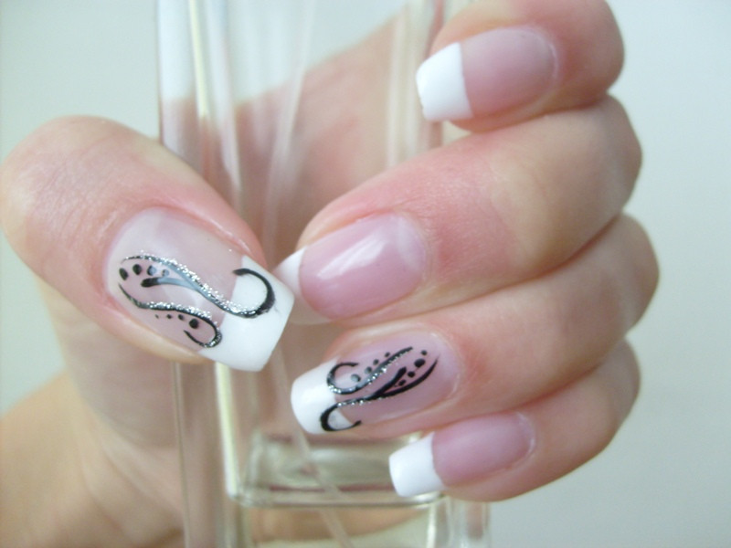 Pretty Simple Nails
 New Girls Fashion Trend Easy And Colorful Nails Style For