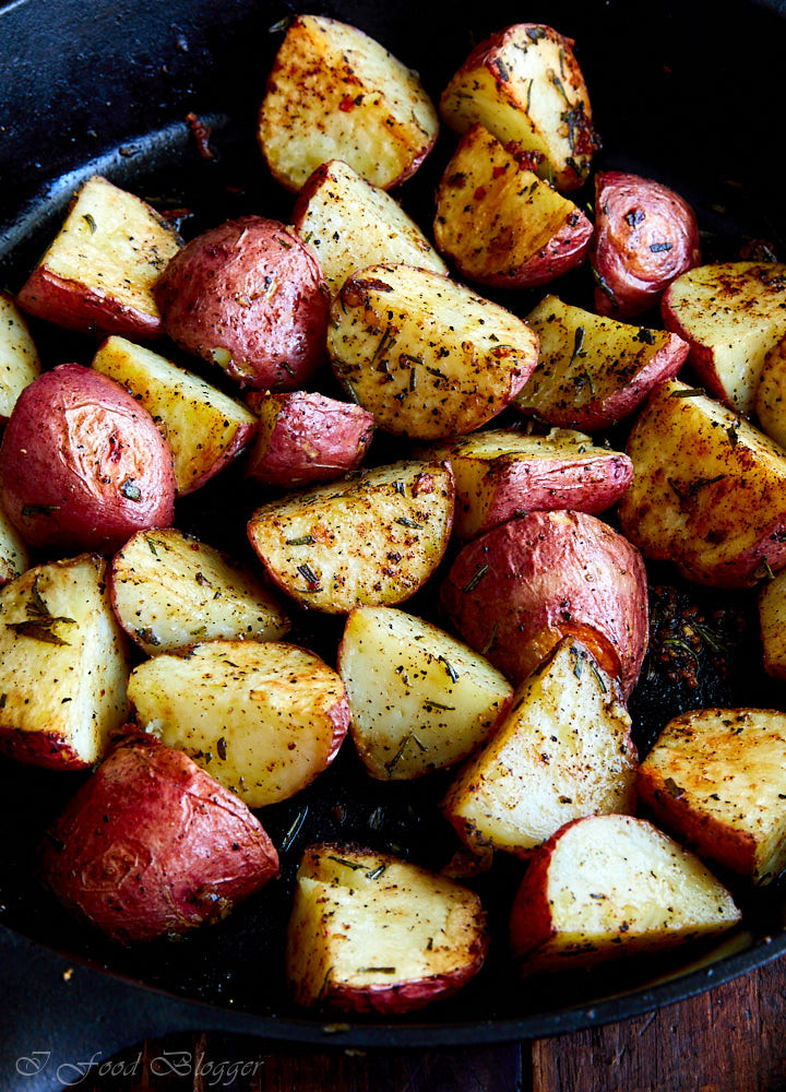 Red Roasted Potatoes
 Rosemary Garlic Roasted Red Potatoes i FOOD Blogger
