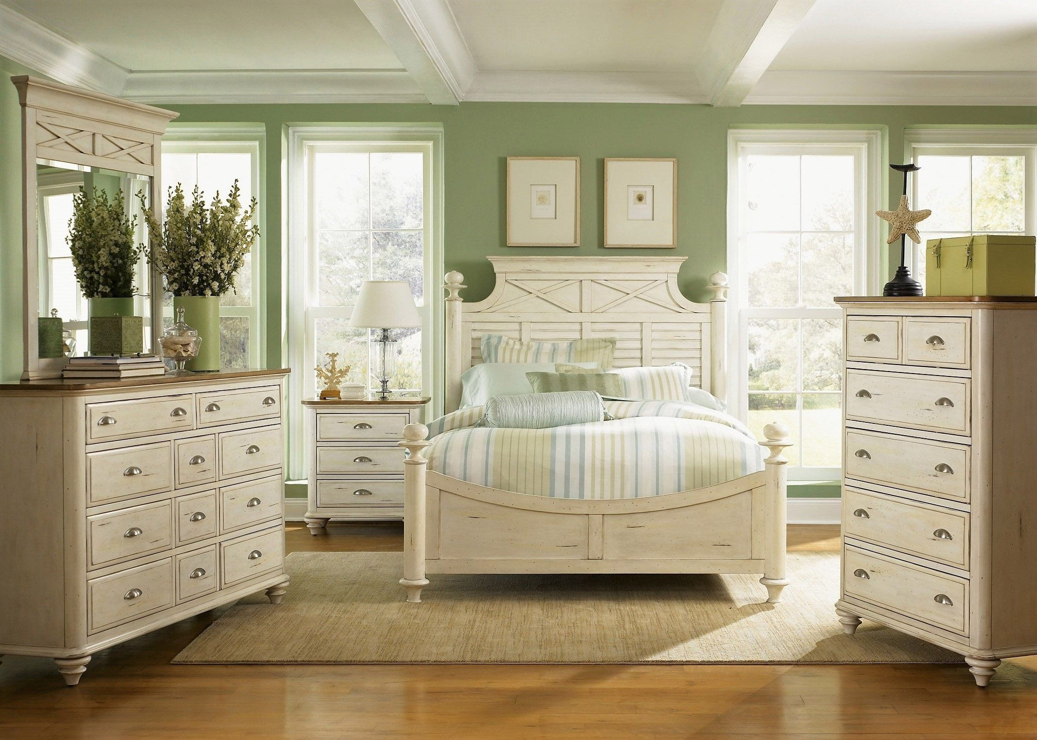 Rustic White Bedroom Furniture
 Summerville Poster Bedroom Collection