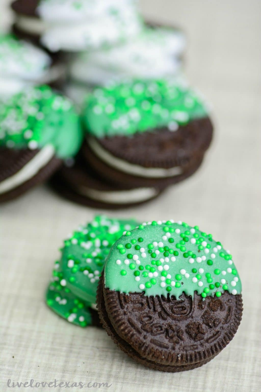 Saint Patrick'S Day Desserts
 Easy St Patrick s Day Recipe Chocolate Dipped Oreos