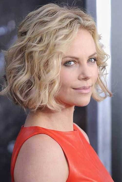 Short Haircuts For Curly Hair And Round Face
 10 Short Wavy Hairstyles for Round Faces