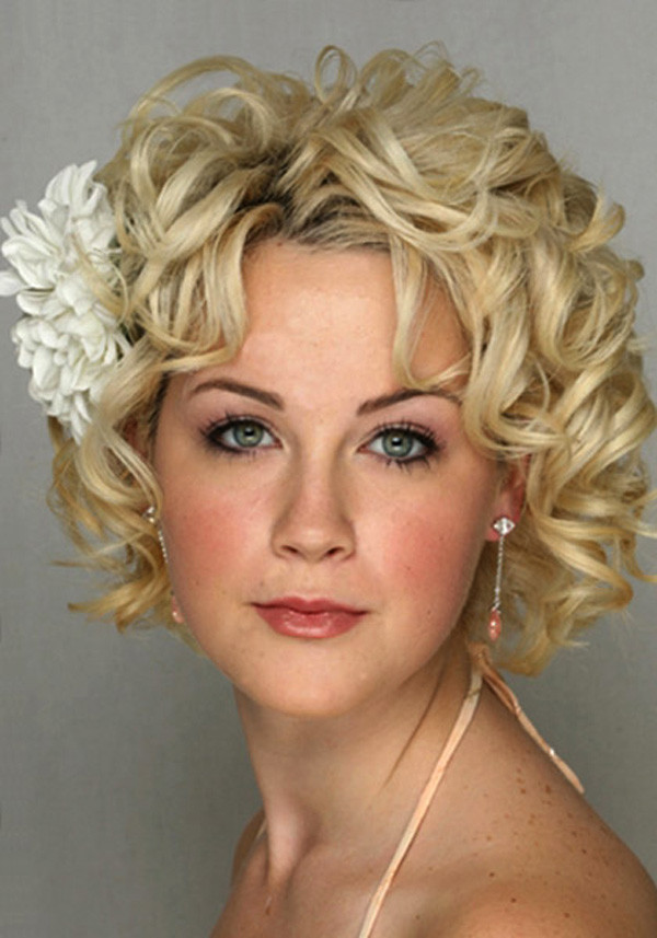 Short Haircuts For Curly Hair And Round Face
 25 Best Curly Short Hairstyles For Round Faces Fave