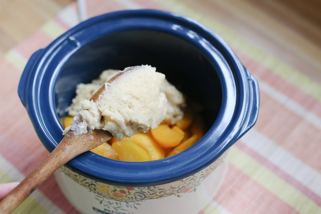 Slow Cooker Peach Cobbler Cake Mix
 How to Make an Easy Peach Cobbler Using Cake Mix