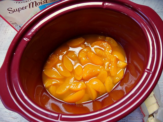 Slow Cooker Peach Cobbler Cake Mix
 Easy 3 Ingre nt Crock Pot Peach Cobbler with Cake Mix