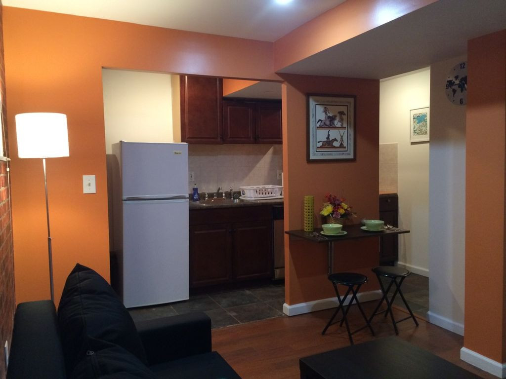 Small 1 Bedroom Apartment
 Separate Small 1 Bedroom apartment 12 min VRBO