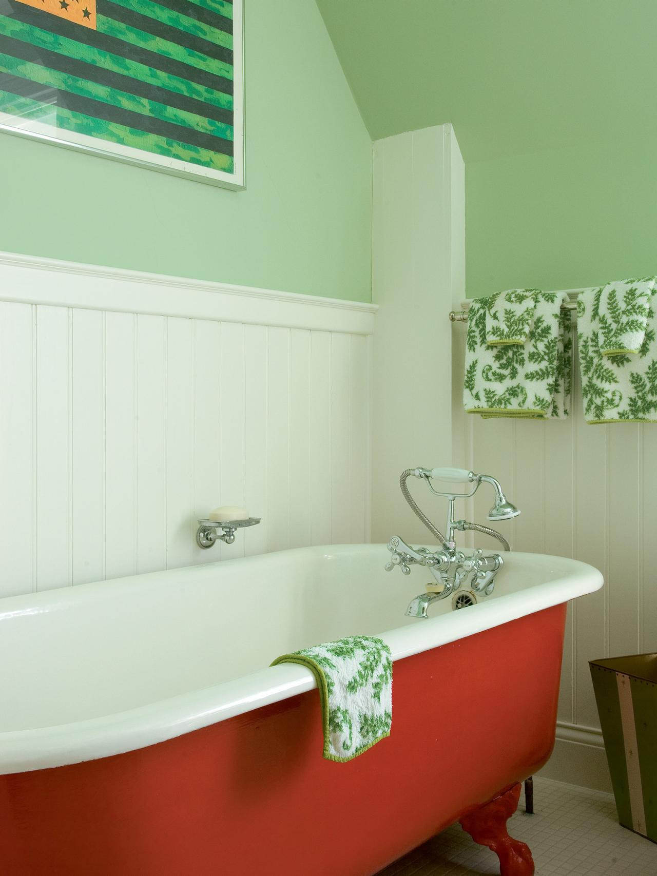 Small Bathroom Designs With Tub
 Add Glamour With Small Vintage Bathroom Ideas