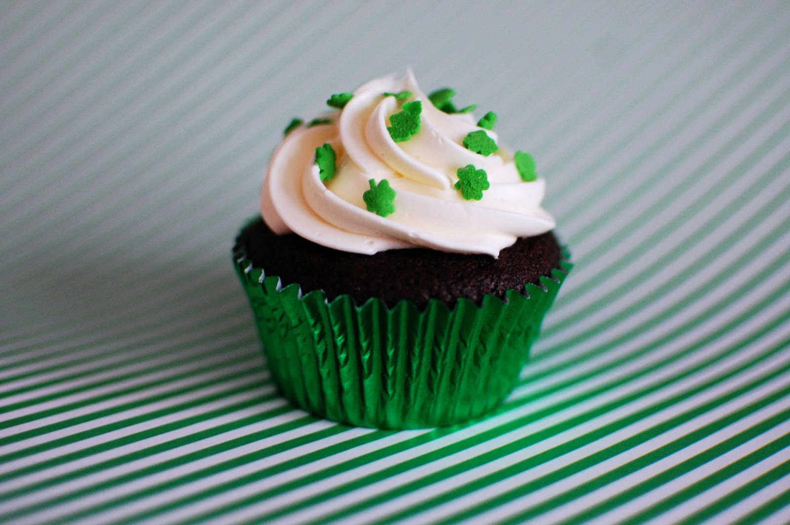 St Patrick Day Cupcakes
 Pot of Gold Cupcakes for St Patrick s Day