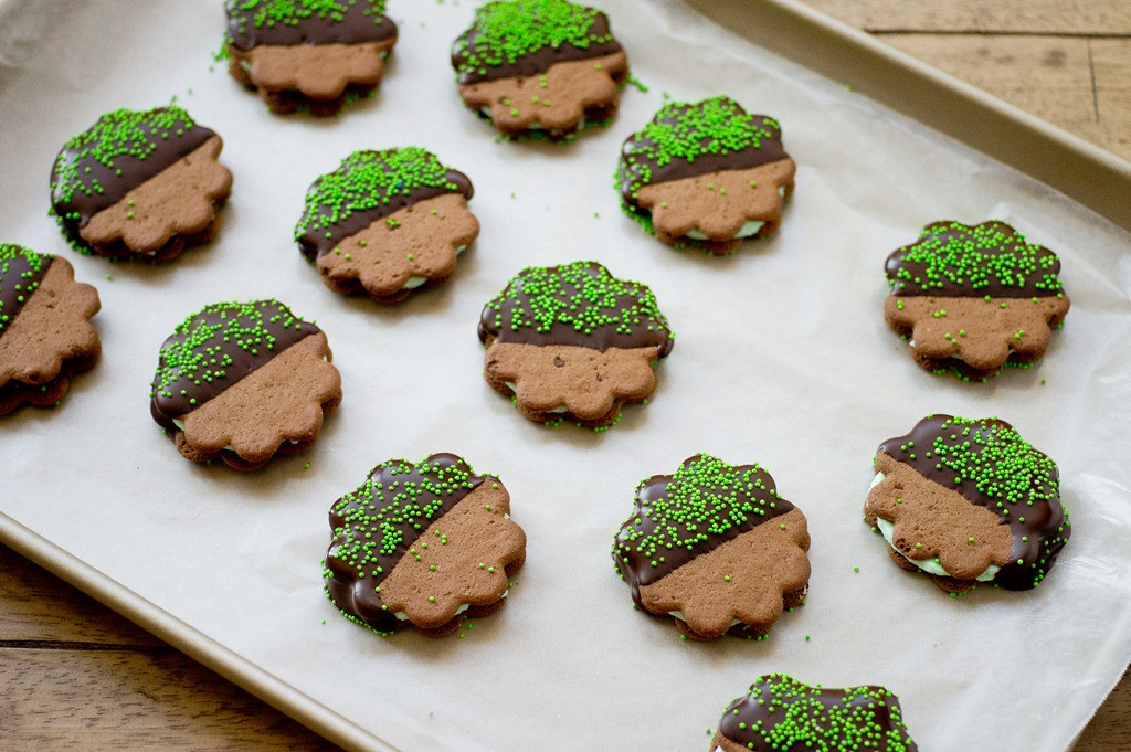 St Patrick's Day Cookies Ideas
 St Patrick’s Day Mint Chocolate Cookie Sandwiches