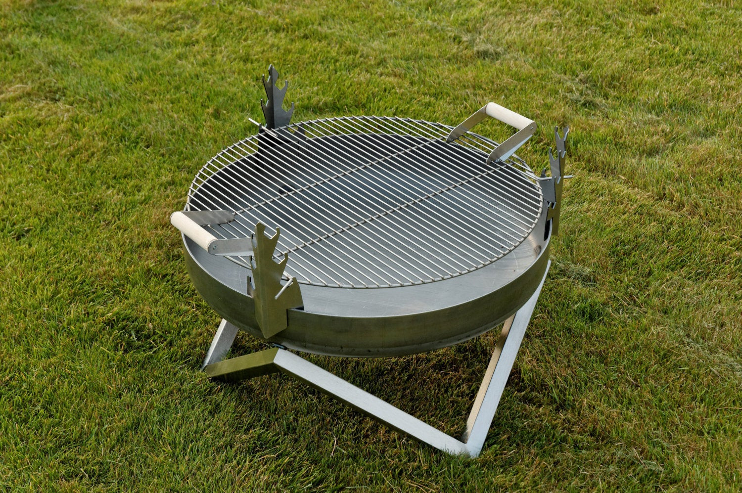 Stainless Steel Firepit
 Steel Fire Pit YANARTAS with a Stainless Steel Grill Grate