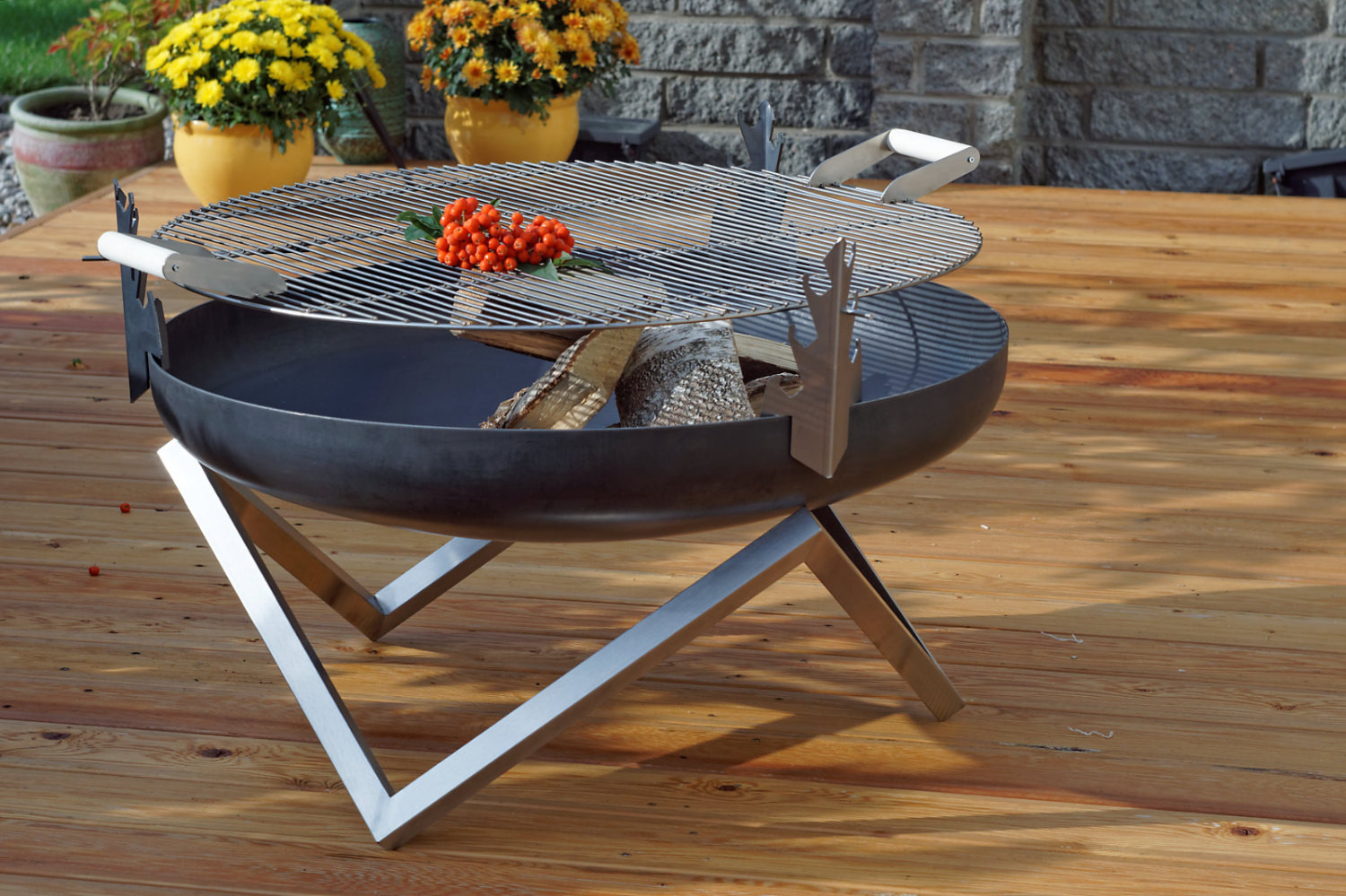 Stainless Steel Firepit
 Steel Fire Pit YANARTAS with a Stainless Steel Grill