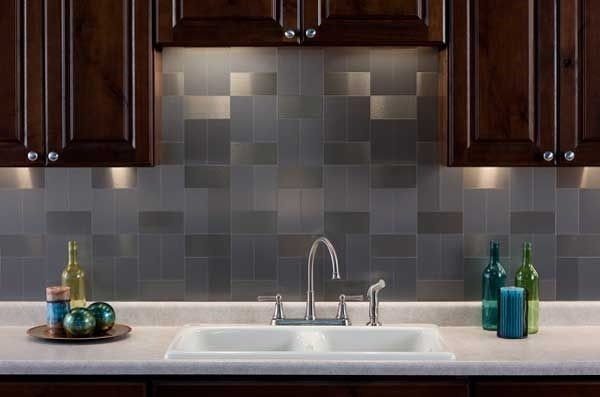 Stainless Steel Kitchen Backsplash Ideas
 Stainless steel backsplash – a sleek shine for a modern