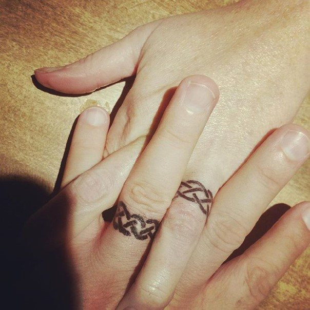 Tattooed Wedding Rings
 50 Cool Wedding Ring Tattoos To Express Their Undying Love