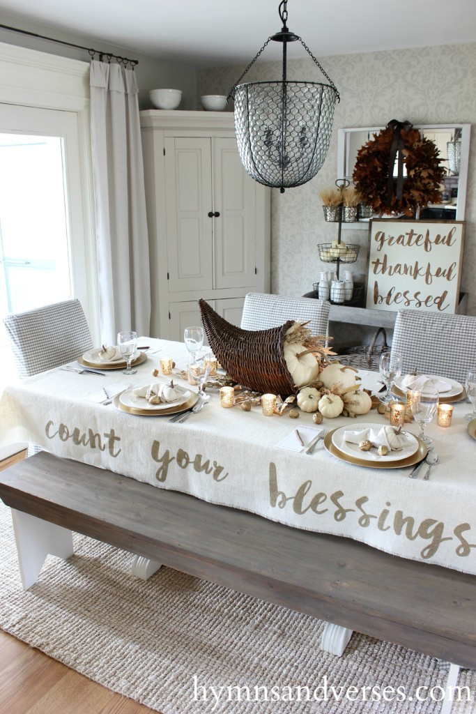 Thanksgiving Table Cloth
 26 Lovely Thanksgiving Table Decor and Place Setting Ideas