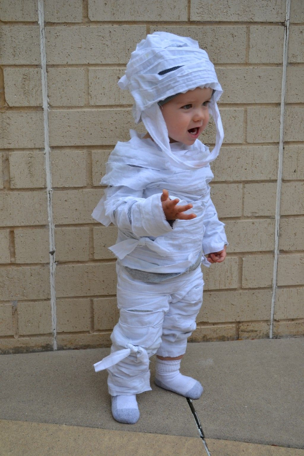 Toddler Costume DIY
 How To Make An Easy No Sew Child s Mummy Costume