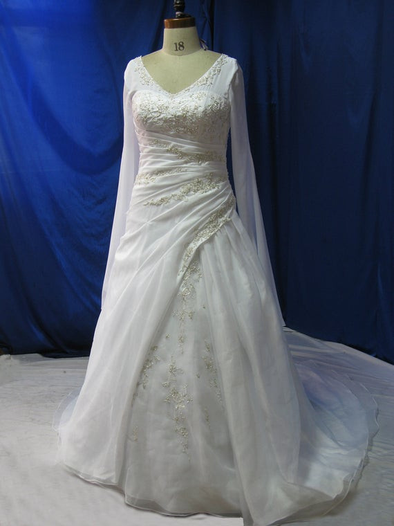Used Plus Size Wedding Dresses
 Plus Size Wedding Dress with Sleeves Me val Style