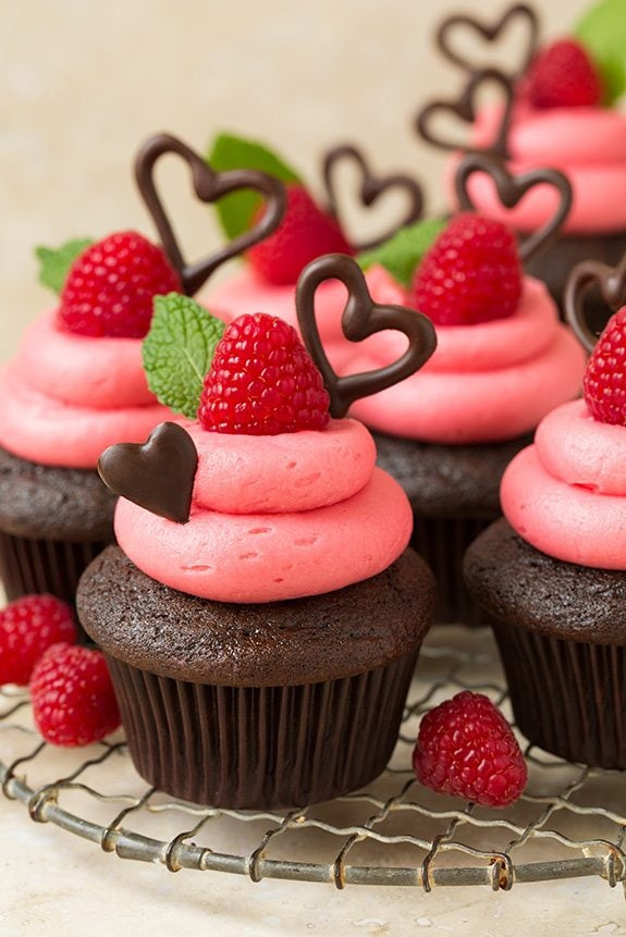 Valentine Cupcakes Pinterest
 Dark Chocolate Cupcakes with Raspberry Buttercream
