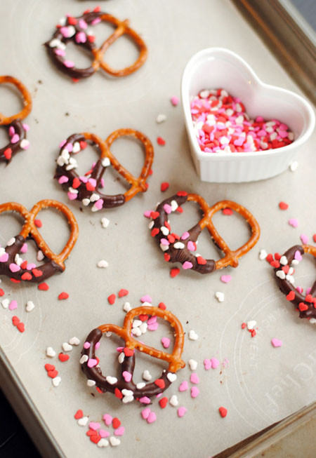 Valentine Day Pretzels
 Leanne bakes Chocolate Covered Pretzels for Valentine s Day