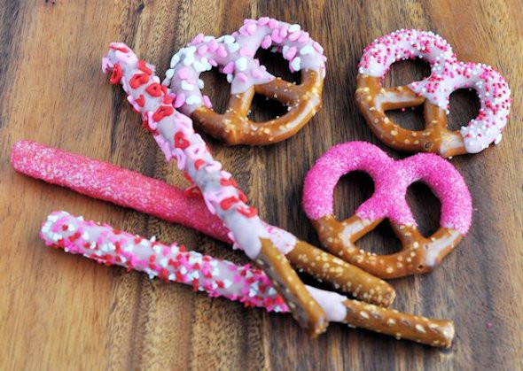 Valentine Day Pretzels
 45 Valentine’s Day Snacks Desserts and Drinks for Your