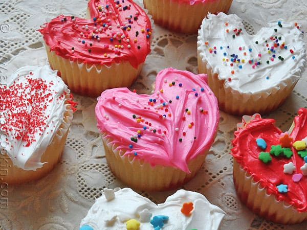 Valentines Cupcakes Recipes
 Valentine Cupcakes Frosted Hearts for Valentine s Day