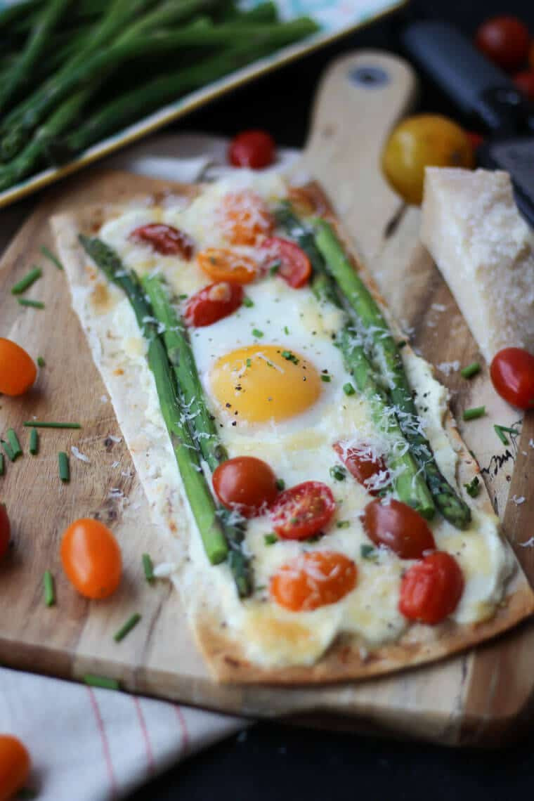 Vegetarian Breakfast Pizza Spring Ve arian Breakfast Pizza with Asparagus T...
