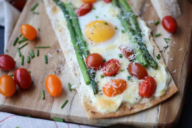 Vegetarian Breakfast Pizza
 Spring Ve arian Breakfast Pizza with Asparagus Tomatoes