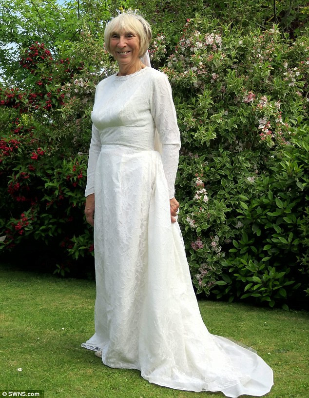 Wedding Gift Ideas For 60 Year Olds
 Wedding Dress For 60 Year Olds