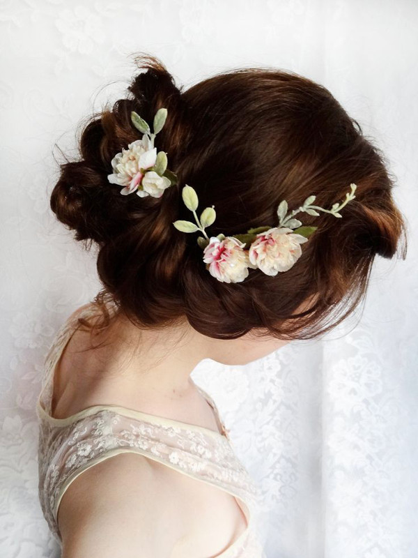 Wedding Hairstyles With Flowers
 Wedding Hairstyles 15 Fab Ways to Wear Flowers in Your
