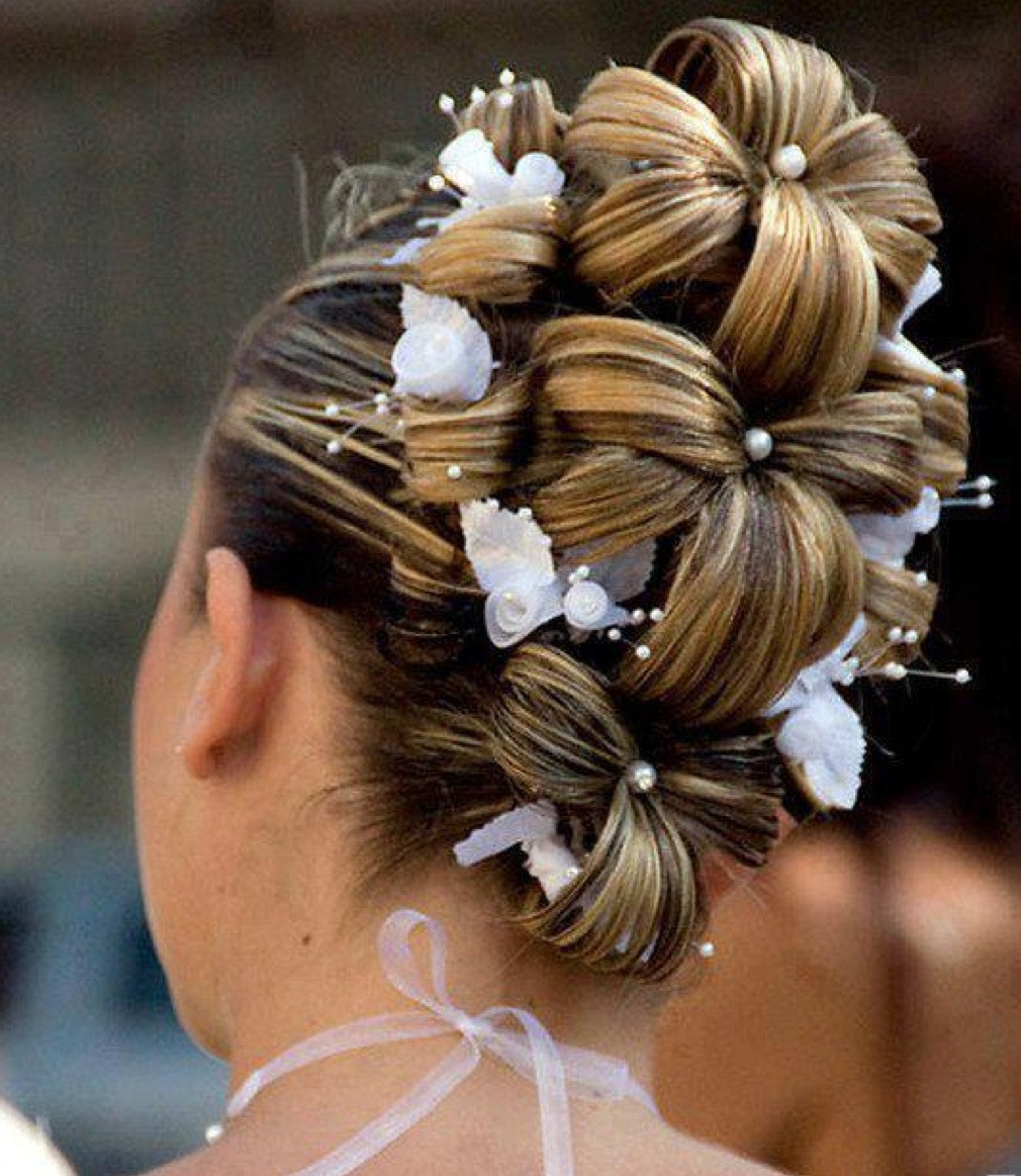 Wedding Hairstyles With Flowers
 Pick the best ideas for your trendy bridal hairstyle