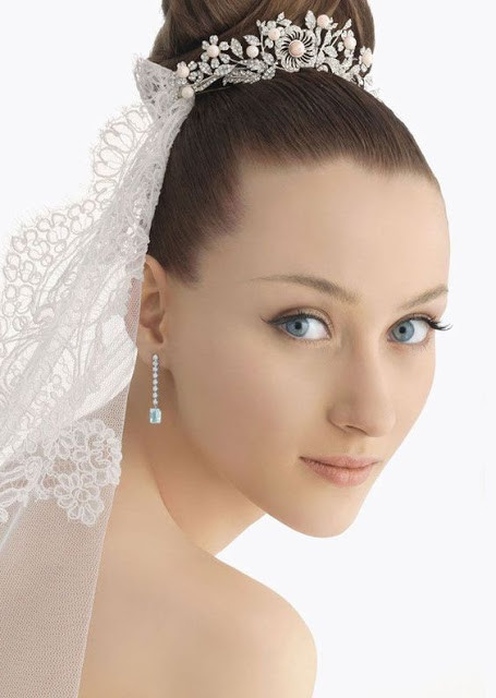 Wedding Hairstyles With Veil And Tiara
 Wedding Hairstyles For Short Hair With Veil And Tiara