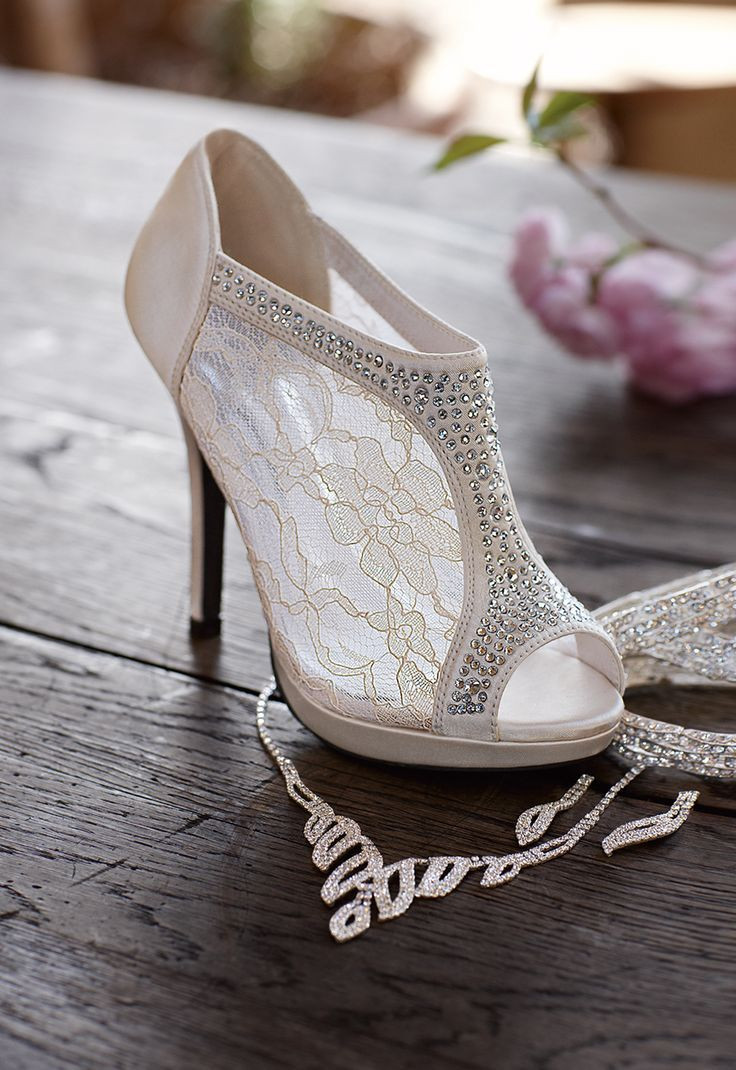 Wedding Shoes Lace
 20 Vintage Wedding Shoes that WOW