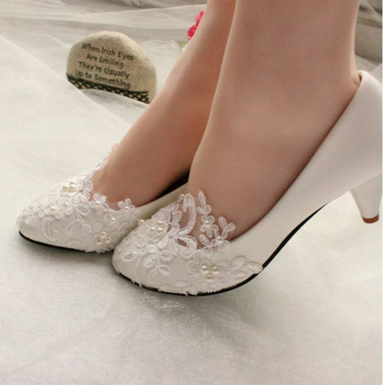 Wedding Shoes Size 5
 Lace white ivory crystal Wedding shoes Bridal flats low