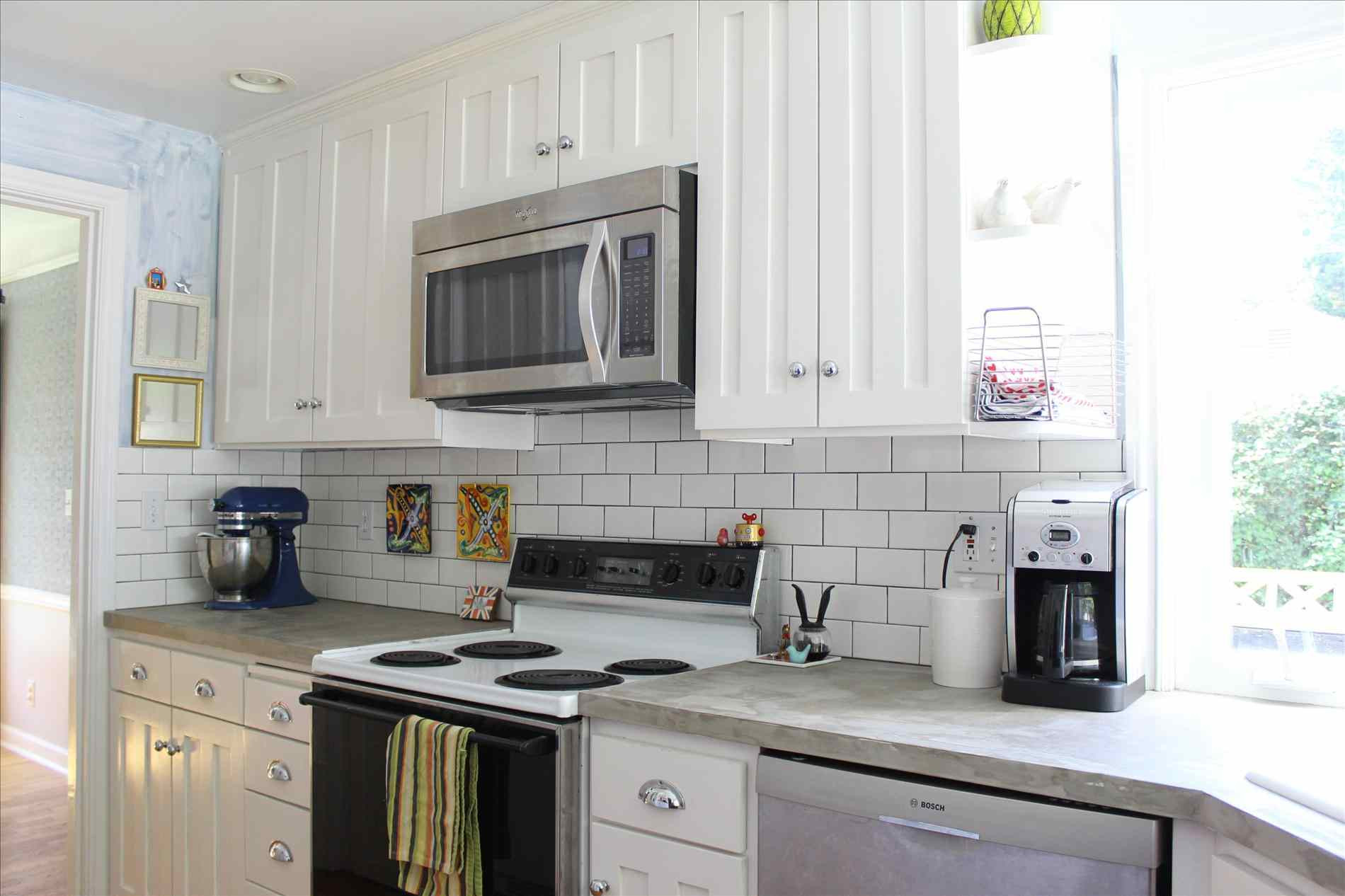 White Kitchen Cabinet Backsplash Ideas
 off white kitchen backsplash