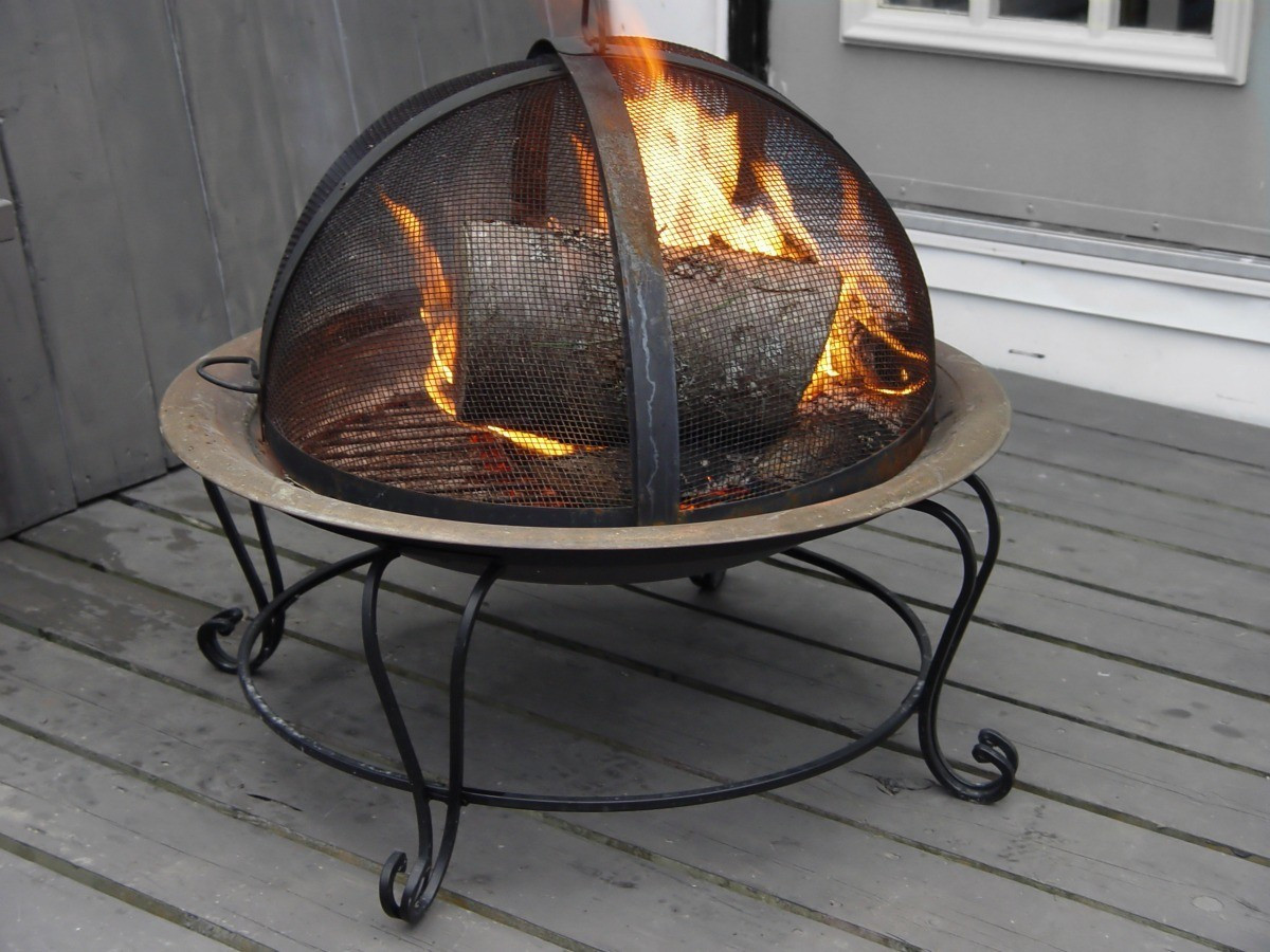 Wood Deck Firepit
 Using a Fire Pit on a Wood Deck