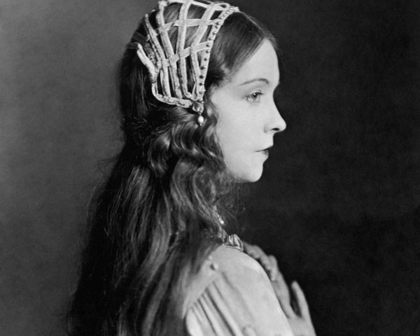 1920S Long Hairstyles
 30 Breathtaking 1920s Hairstyles SloDive