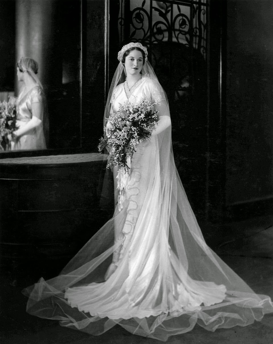 1930 Wedding Dresses
 11 Beautiful Vintage Bridal Gowns in Cleveland from the