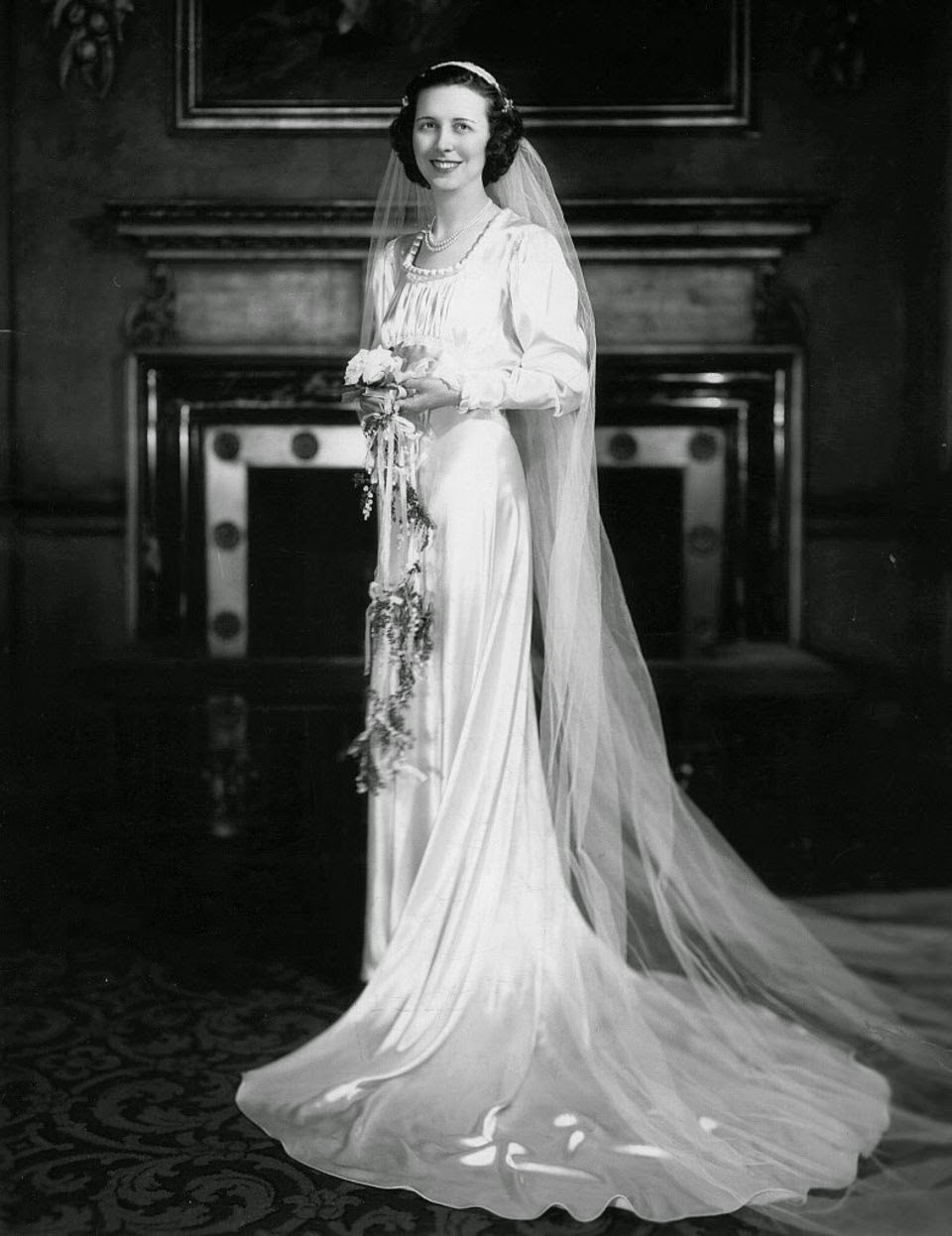 1930 Wedding Dresses
 11 Beautiful Vintage Bridal Gowns in Cleveland from the