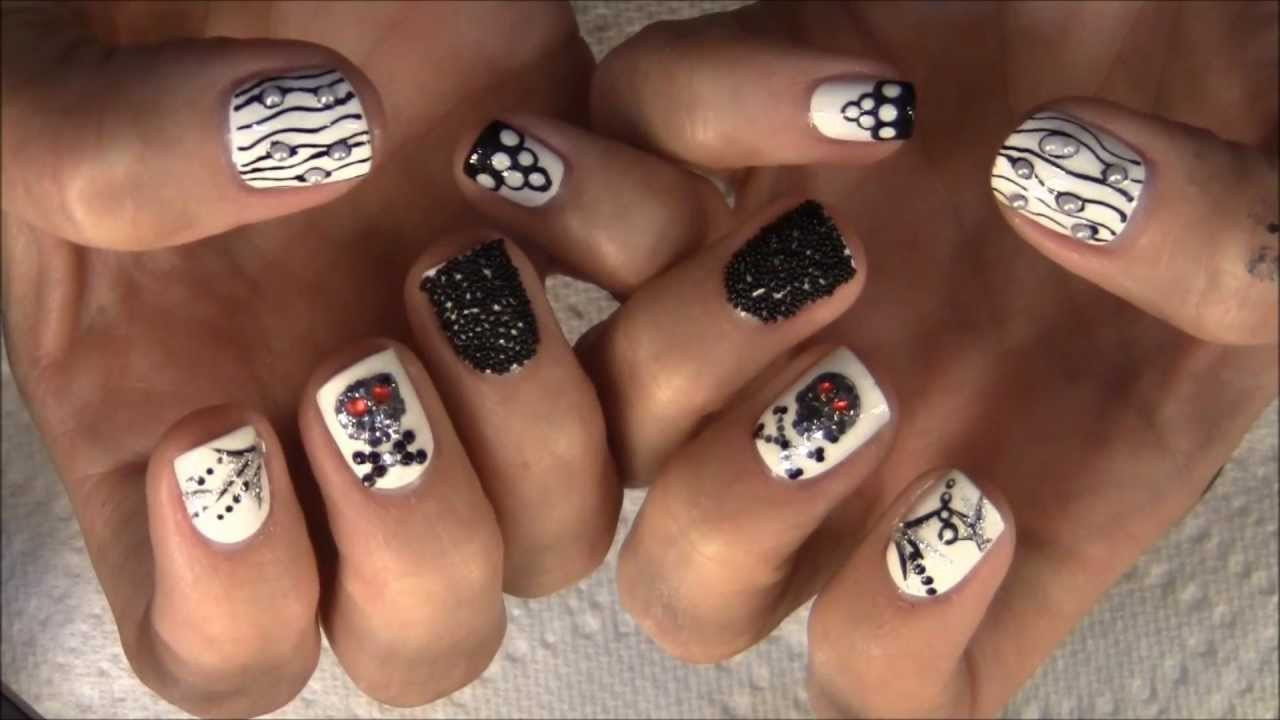 Accent Nail Ideas
 Black & white nails cent nail ideas
