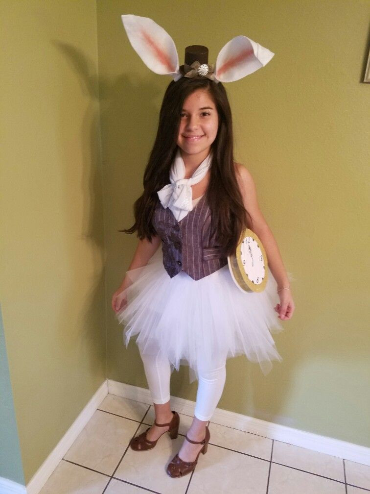 Alice And Wonderland DIY Costume
 The White Rabbit from Alice In Wonderland DIY cosplay