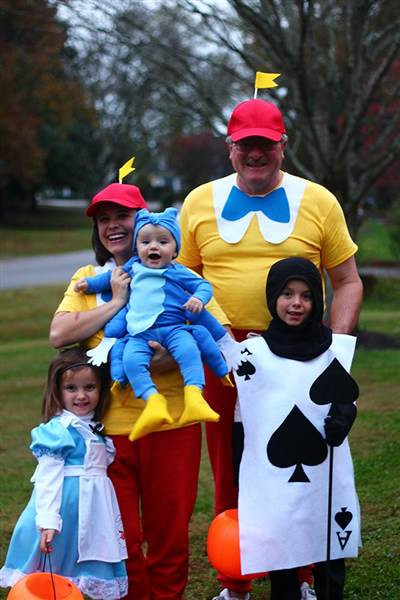 Alice And Wonderland DIY Costume
 Easy DIY family Halloween costume Alice in Wonderland