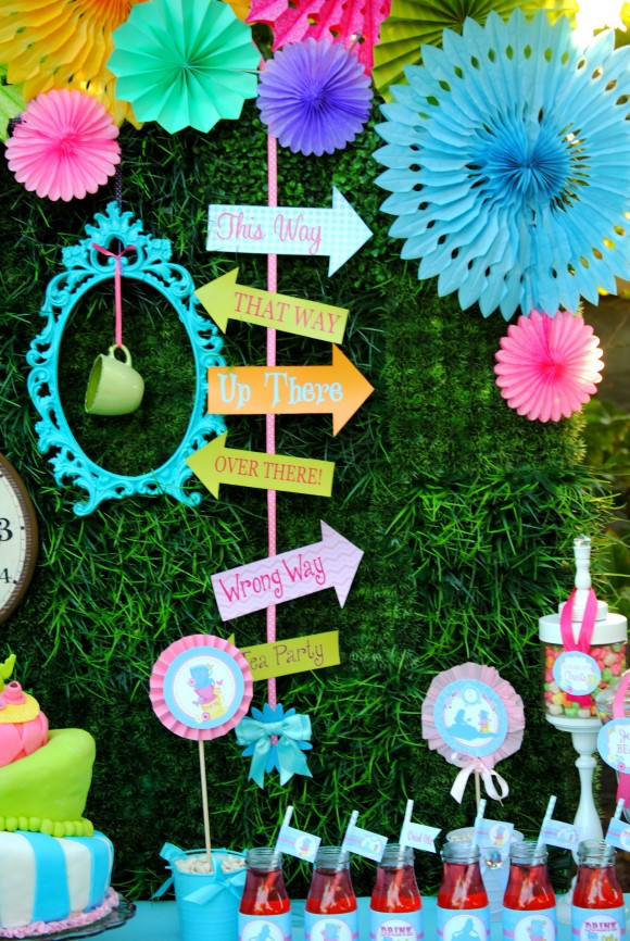 Alice In Wonderland Birthday Decorations
 7 Must Haves for an Alice in Wonderland Party