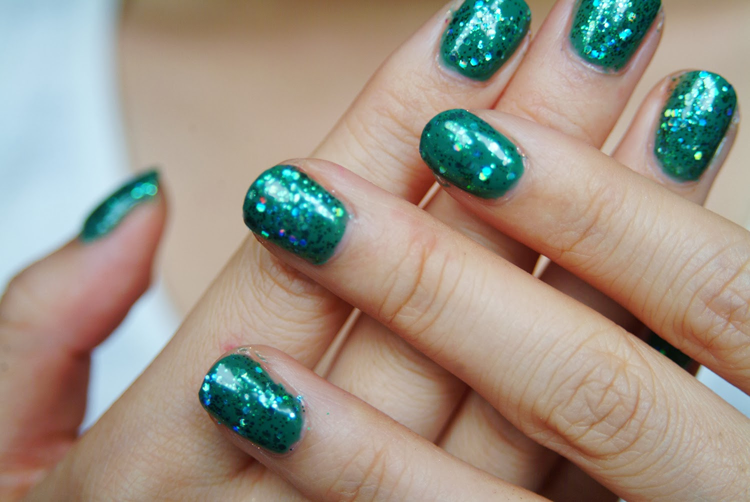 All Glitter Nails
 fun size beauty All that glitters is green FASHION