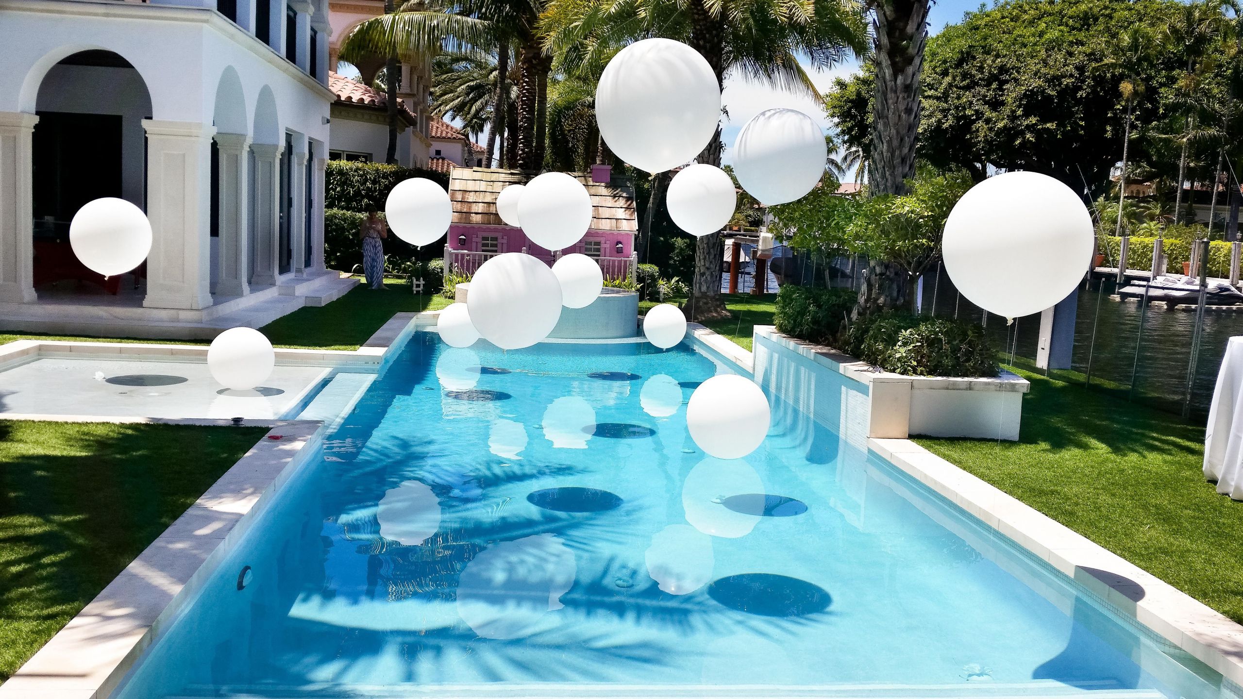 All White Pool Party Ideas
 Swimming pool party balloon decorations balloondecoration