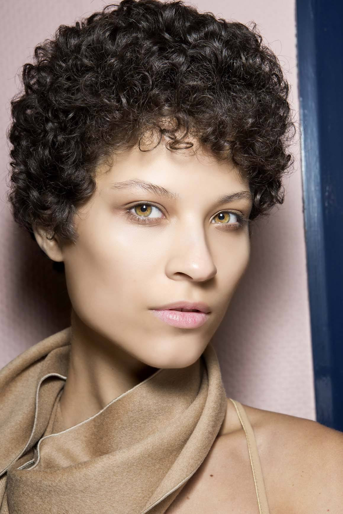 Androgynous Haircuts For Curly Hair
 11 Androgynous Haircuts to Inspire Your New Look