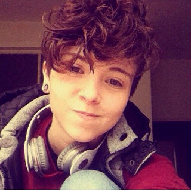 Androgynous Haircuts For Curly Hair
 Curly hair …