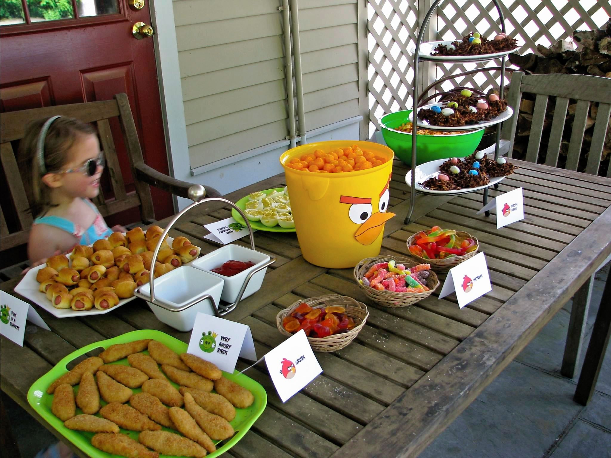 Angry Birds Party Food Ideas
 great angry birds party food ideas served VERY angry