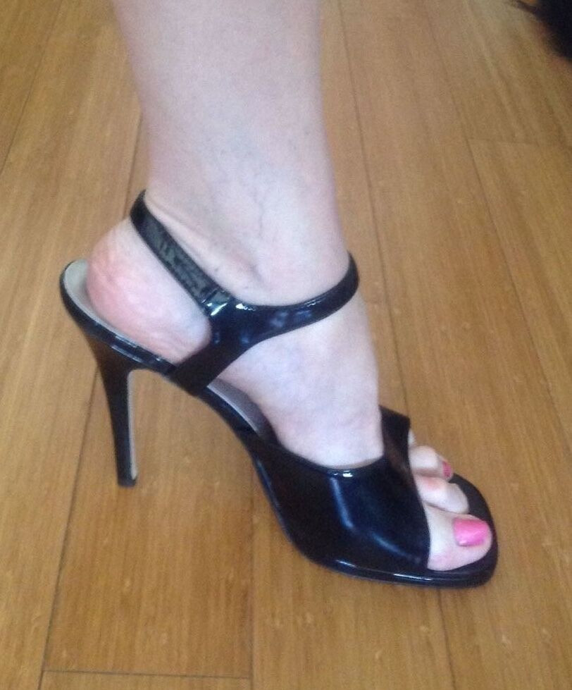 Anklet Heels
 Hollywood Heels Black Patent Ankle Strap Sandal NIB