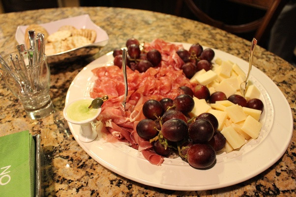 Appetizers For Italian Dinner
 What is a good appetizer to bring to an Italian dinner