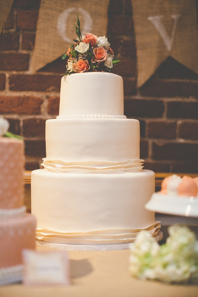 Average Cost For Wedding Cake
 10 Reasons To Buy Your Wedding Cake From A Supermarket