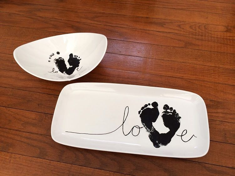 Baby Footprints DIY
 DIY a baby footprint love plate for grandparents this year